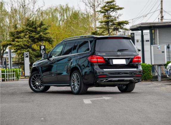 奔驰GLS 2018款 改款 GLS 500 4MATIC 外观   斜后