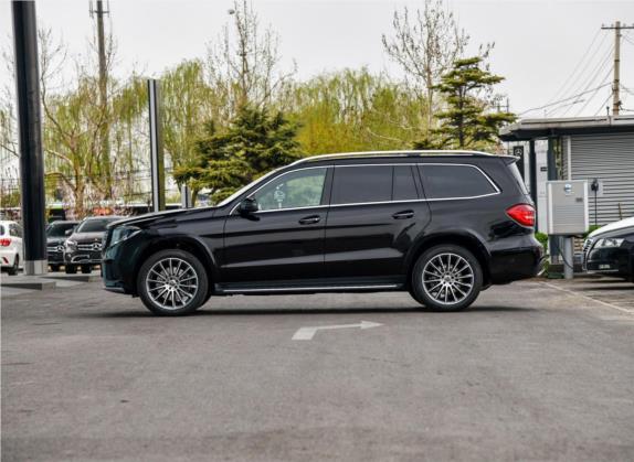 奔驰GLS 2018款 改款 GLS 500 4MATIC 外观   正侧