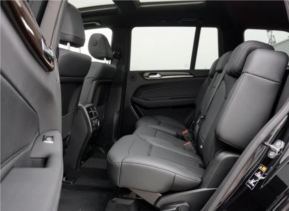 奔驰GLS 2019款 GLS 400 4MATIC动感型臻藏版 车厢座椅   后排空间
