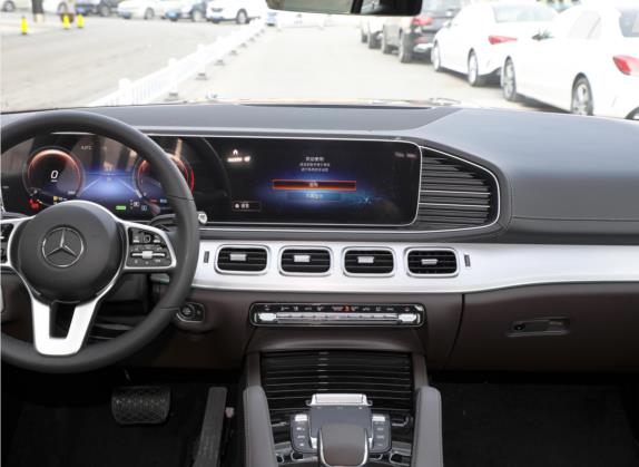 奔驰GLS 2021款 GLS 400 4MATIC 中控类   中控台