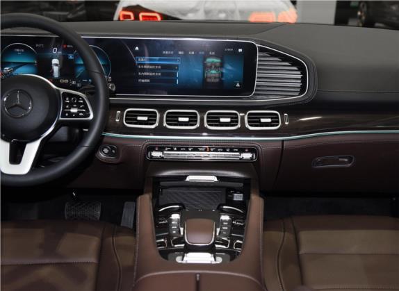 奔驰GLS 2021款 GLS 450 4MATIC 时尚型 中控类   中控台