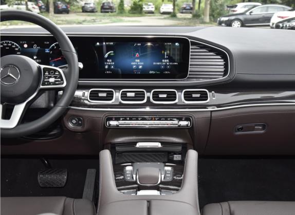 奔驰GLS 2021款 改款 GLS 450 4MATIC 时尚型 中控类   中控台