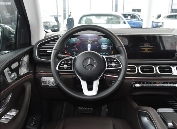 奔驰GLS 2022款 GLS 450 4MATIC 时尚型 中控类   驾驶位