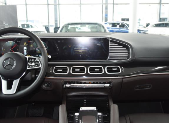 奔驰GLS 2022款 GLS 450 4MATIC 时尚型 中控类   中控台
