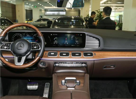 奔驰GLS 2022款 改款 GLS 450 4MATIC 豪华型 中控类   中控台