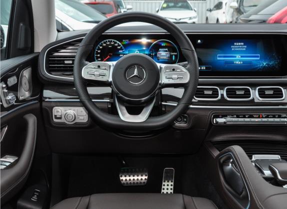奔驰GLS 2022款 改款二 GLS 450 4MATIC 时尚型 中控类   驾驶位