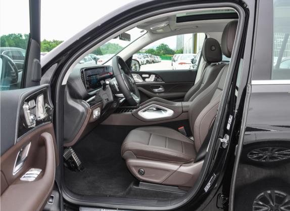 奔驰GLS 2022款 改款二 GLS 450 4MATIC 时尚型 车厢座椅   前排空间