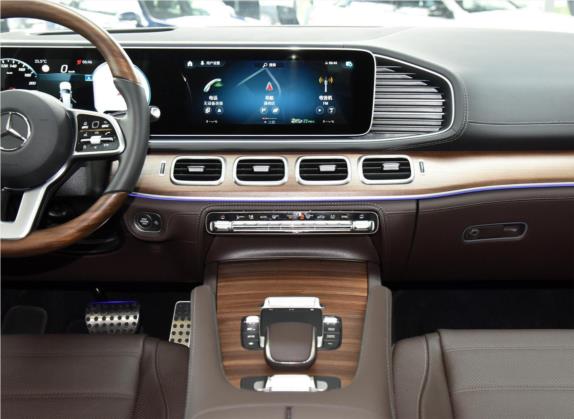 奔驰GLS 2022款 改款二 GLS 450 4MATIC 豪华型 中控类   中控台
