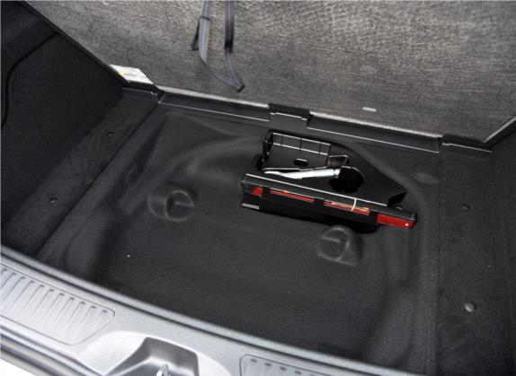 奔驰B级 2015款 B 200 动感型 其他细节类   备胎