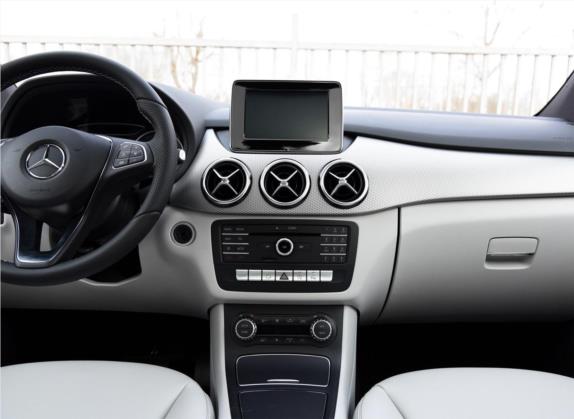 奔驰B级 2015款 B 200 时尚型 中控类   中控台