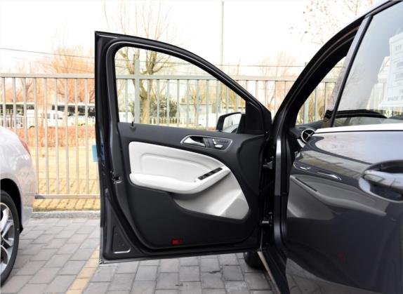 奔驰B级 2015款 B 200 时尚型 车厢座椅   前门板