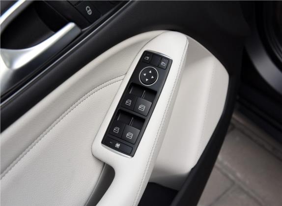 奔驰B级 2015款 B 200 时尚型 车厢座椅   门窗控制