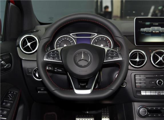 奔驰B级 2015款 B 260 运动型 中控类   驾驶位
