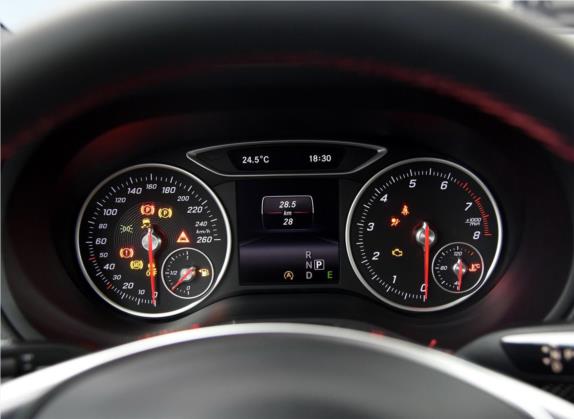 奔驰B级 2015款 B 260 运动型 中控类   仪表盘