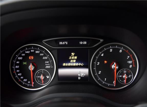 奔驰B级 2016款 B 180 中控类   仪表盘