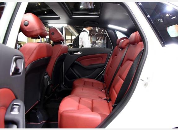 奔驰B级 2016款 B 200 臻藏版 车厢座椅   后排空间