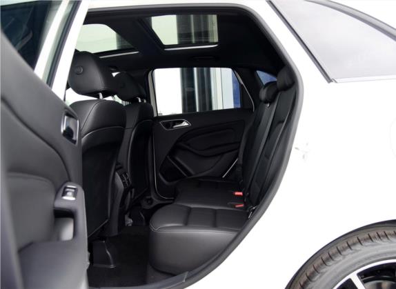 奔驰B级 2017款 B 200 豪华型 车厢座椅   后排空间