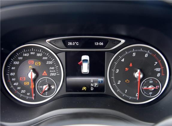 奔驰B级 2017款 B 200 豪华型 中控类   仪表盘