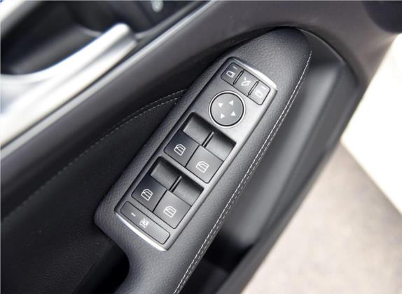 奔驰B级 2017款 B 200 豪华型 车厢座椅   门窗控制