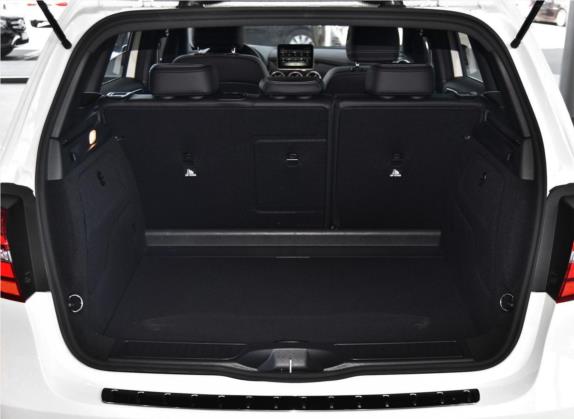 奔驰B级 2017款 B 200 极地限量版 车厢座椅   后备厢
