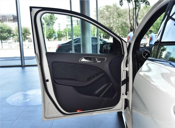 奔驰B级 2017款 B 200 极地限量版 车厢座椅   前门板