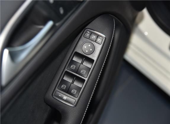 奔驰B级 2017款 B 200 极地限量版 车厢座椅   门窗控制
