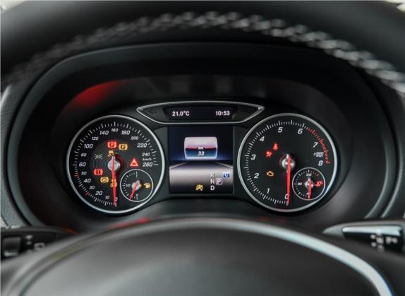 奔驰B级 2018款 B 200 动感型 中控类   仪表盘