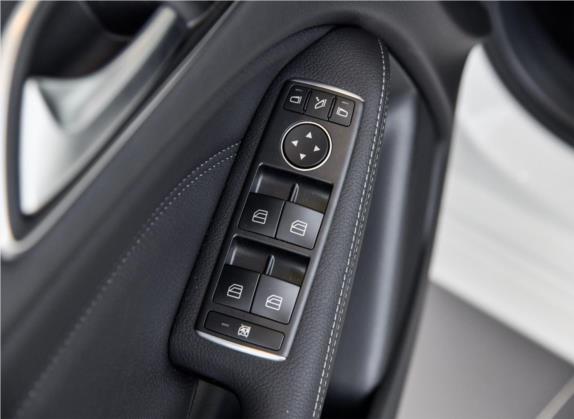 奔驰B级 2018款 B 200 动感型 车厢座椅   门窗控制