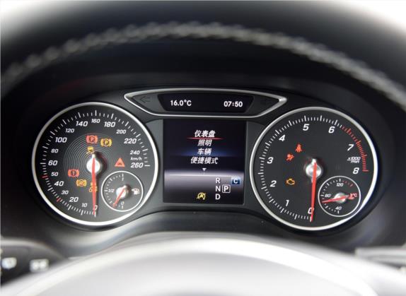 奔驰B级 2019款 B 200 豪华型 中控类   仪表盘