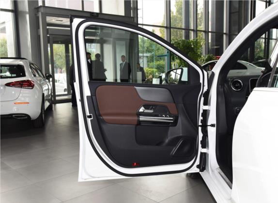 奔驰B级 2020款 B 200 动感型 车厢座椅   前门板