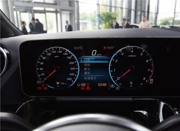 奔驰B级 2020款 B 200 动感型 中控类   仪表盘