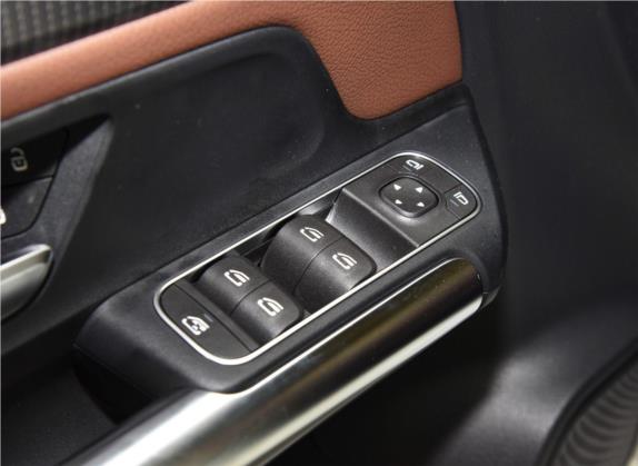 奔驰B级 2020款 B 200 动感型 车厢座椅   门窗控制