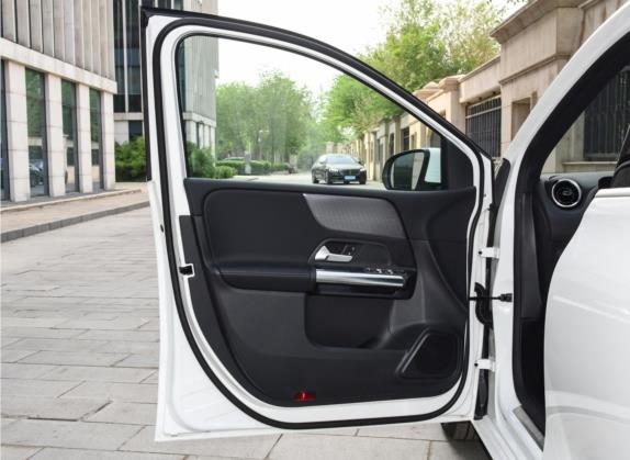 奔驰B级 2022款 改款 B 200 动感型 车厢座椅   前门板