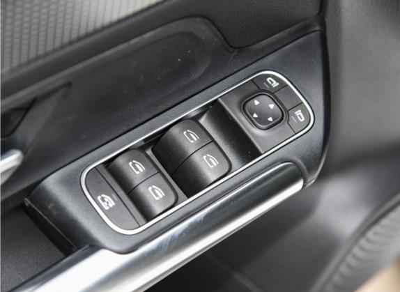 奔驰B级 2022款 改款 B 200 动感型 车厢座椅   门窗控制