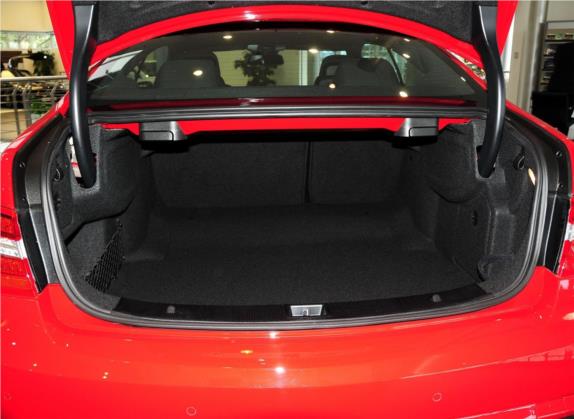 奔驰E级(进口) 2012款 E 200 CGI Coupe 车厢座椅   后备厢