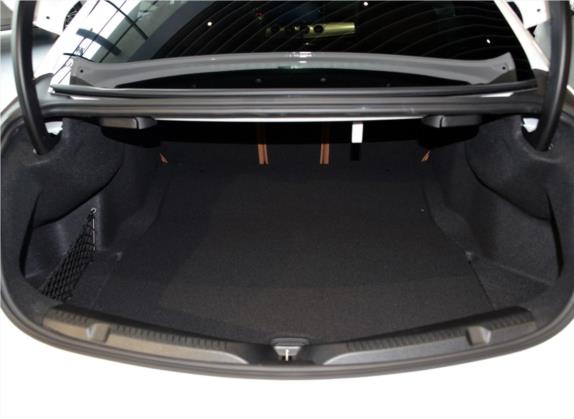 奔驰E级(进口) 2017款 E 200 4MATIC 轿跑车 车厢座椅   后备厢