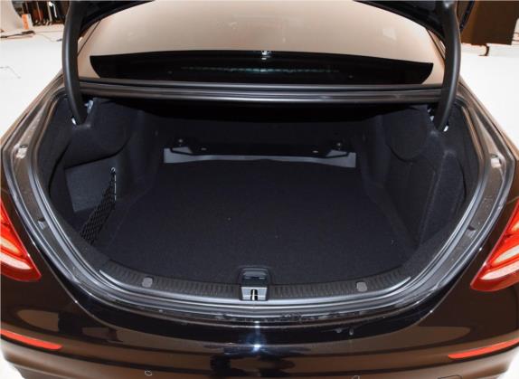 奔驰E级(进口) 2020款 E 300 运动版 车厢座椅   后备厢