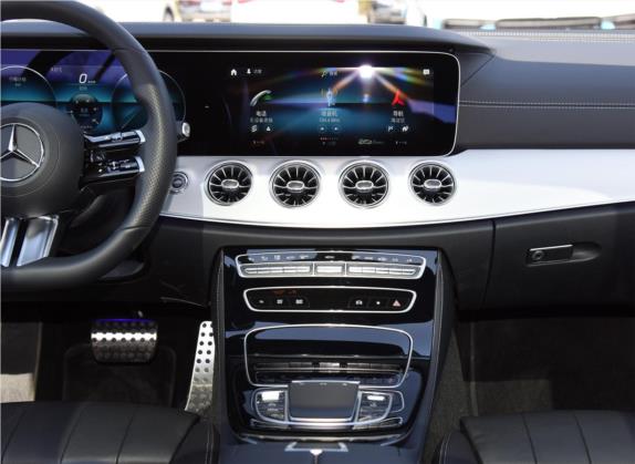 奔驰E级(进口) 2021款 改款 E 260 4MATIC 轿跑车 中控类   中控台