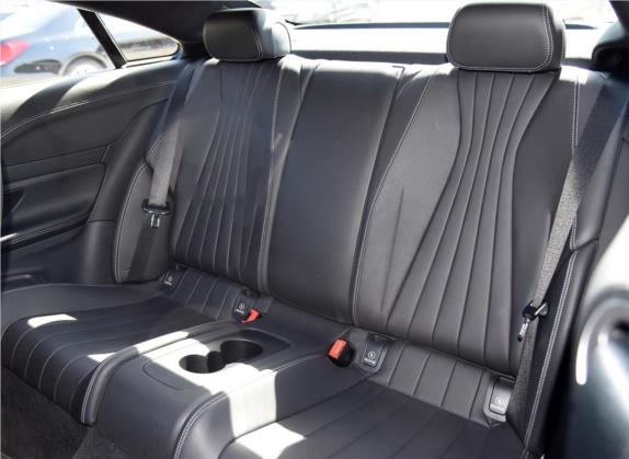 奔驰E级(进口) 2021款 改款 E 260 4MATIC 轿跑车 车厢座椅   后排空间
