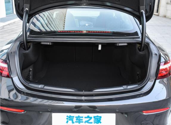 奔驰E级(进口) 2021款 改款 E 300 轿跑车 车厢座椅   后备厢