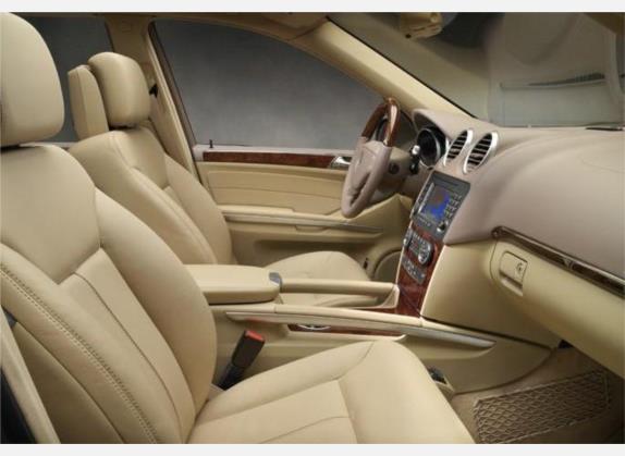 奔驰GL级 2006款 GL 450 4MATIC 车厢座椅   前排空间