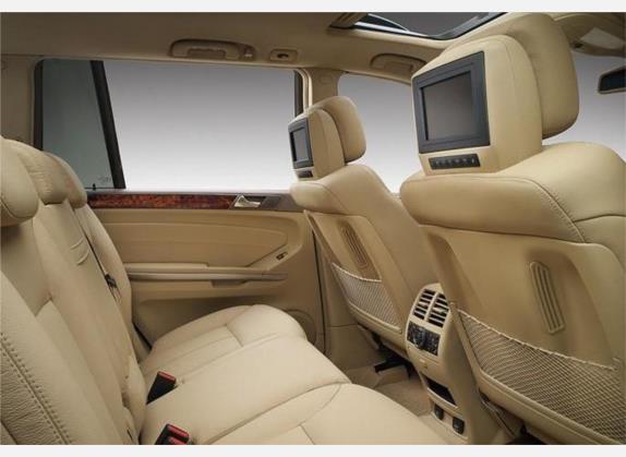 奔驰GL级 2006款 GL 450 4MATIC 车厢座椅   后排空间