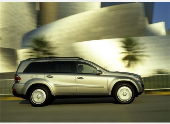 奔驰GL级 2006款 GL 450 4MATIC 外观   正侧