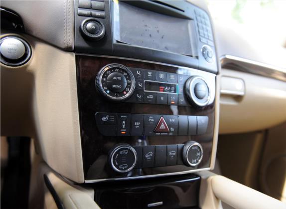 奔驰GL级 2011款 GL 450 4MATIC尊贵型 中控类   中控台