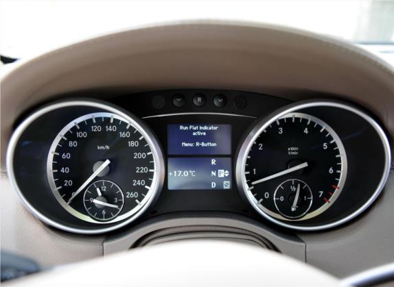 奔驰GL级 2011款 GL 450 4MATIC尊贵型 中控类   仪表盘