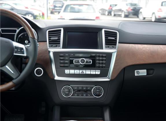 奔驰GL级 2013款 GL 500 4MATIC 中控类   中控台