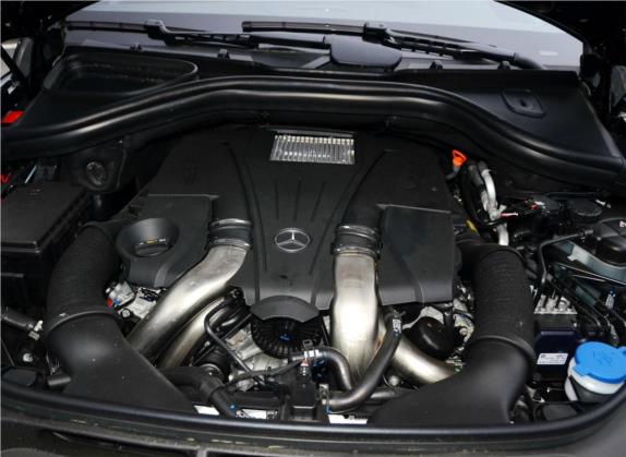 奔驰GL级 2013款 GL 500 4MATIC 其他细节类   发动机舱