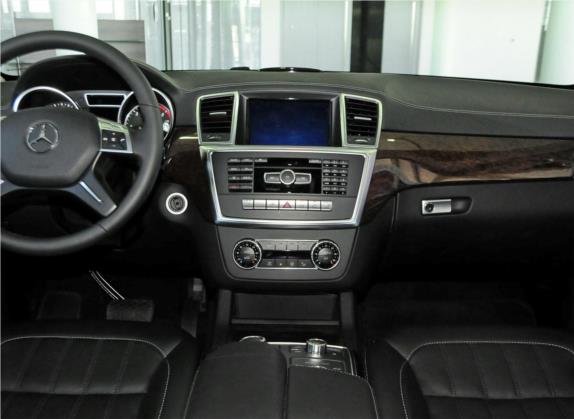 奔驰GL级 2014款 GL 350 CDI 4MATIC 中控类   中控台