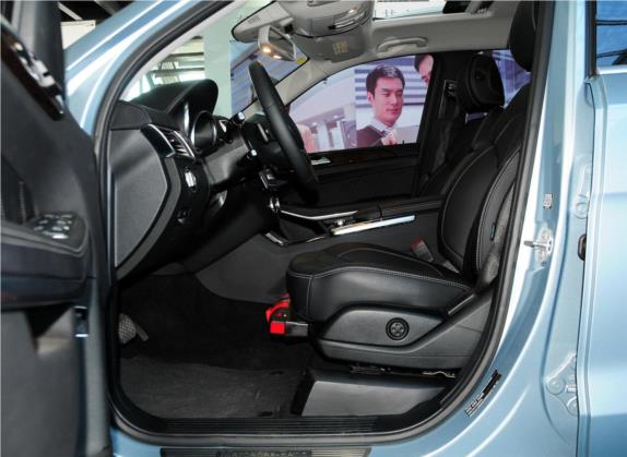 奔驰GL级 2014款 GL 350 CDI 4MATIC 车厢座椅   前排空间