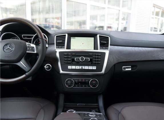 奔驰GL级 2015款 GL 500 4MATIC 中控类   中控台